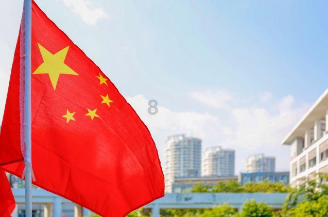 手抖是帕金森的表现吗？